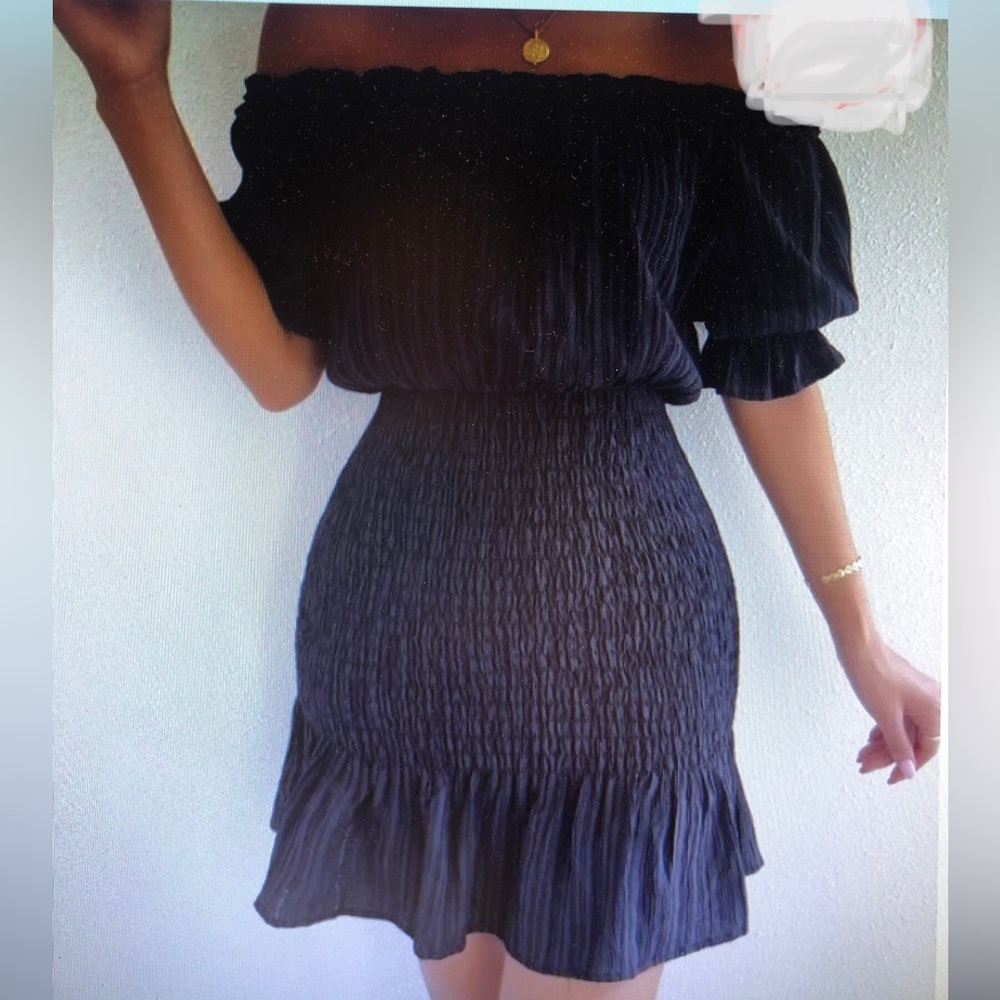 Little Black Dress with Ruffled Sleeves; NEVER BEEN WORN; Size M/US6.